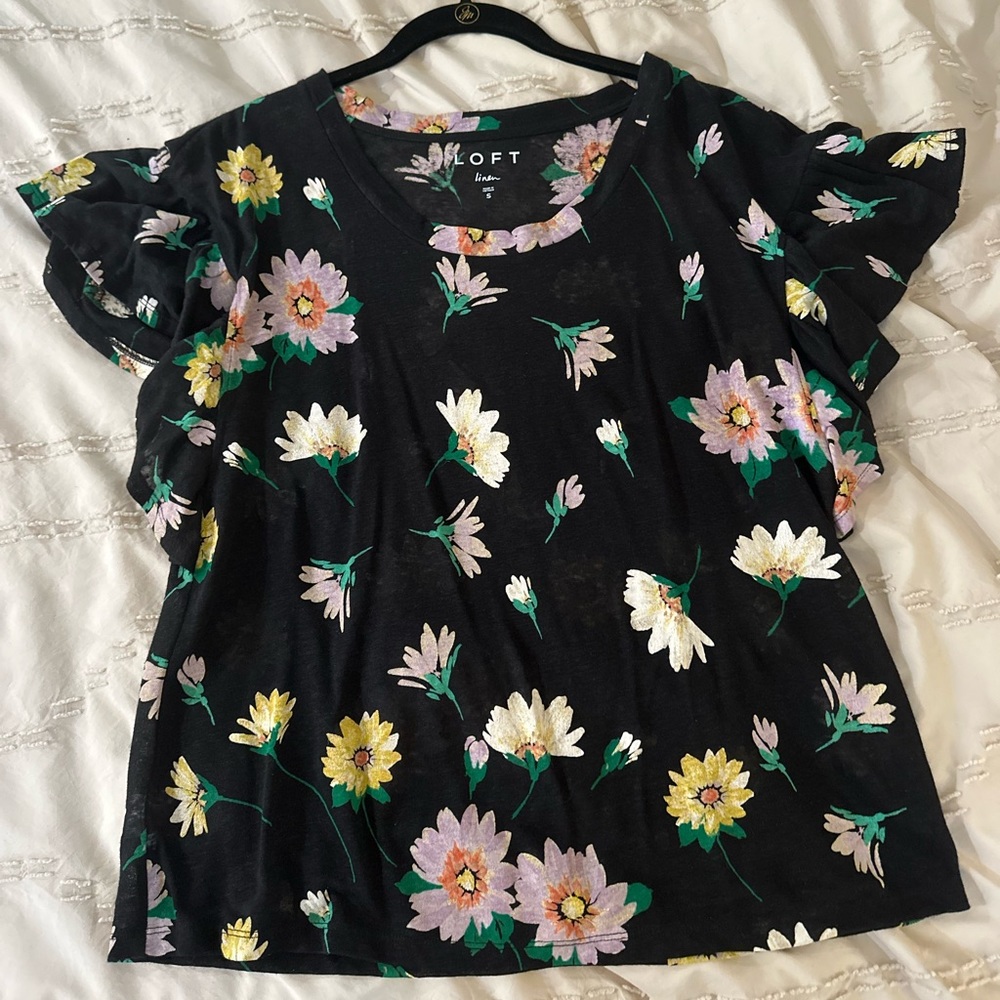 Loft linen tee. Flutter sleeve, floral pattern. Size S.